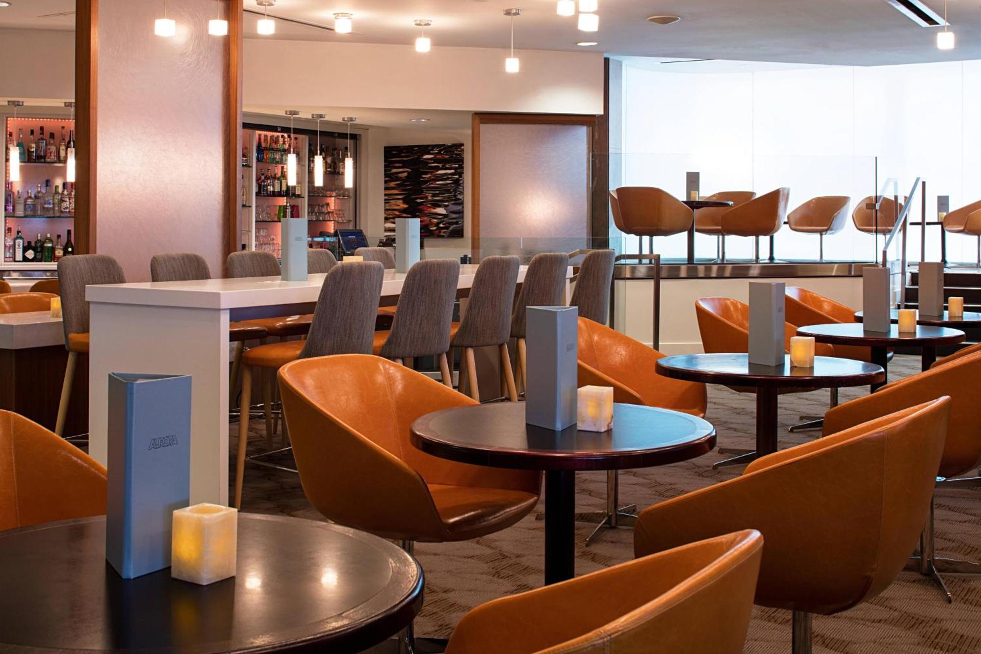 Delta Hotels By Marriott Edmonton South Conference Centre Esterno foto