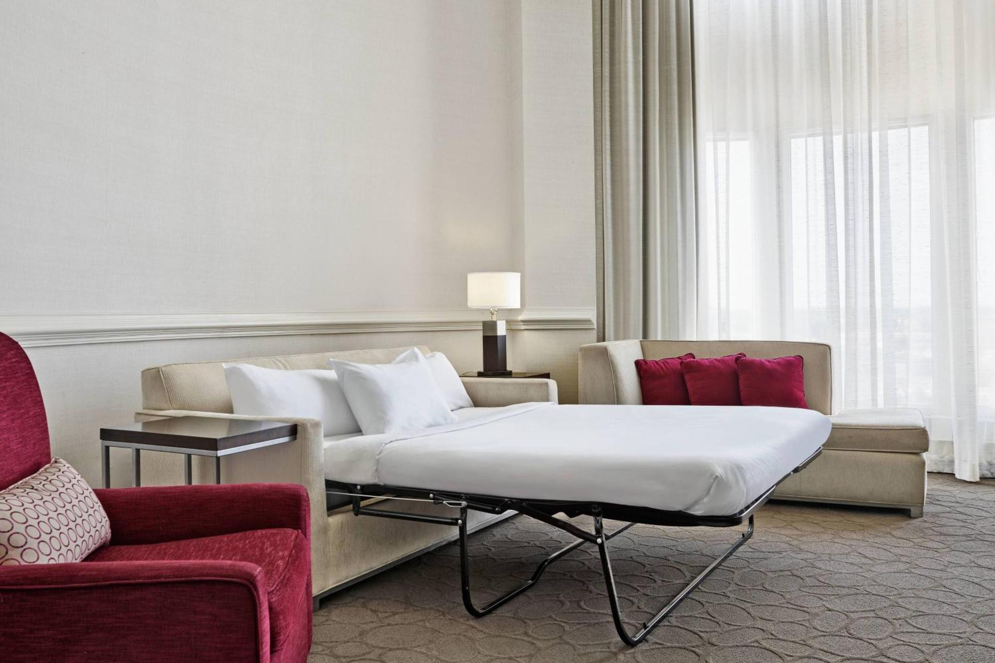 Delta Hotels By Marriott Edmonton South Conference Centre Esterno foto