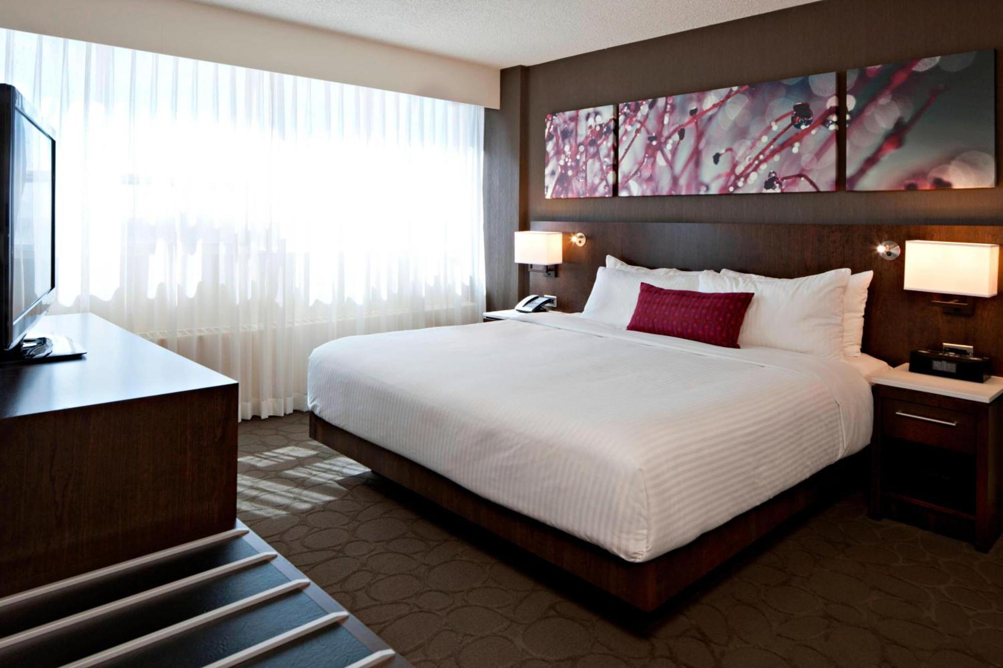Delta Hotels By Marriott Edmonton South Conference Centre Esterno foto