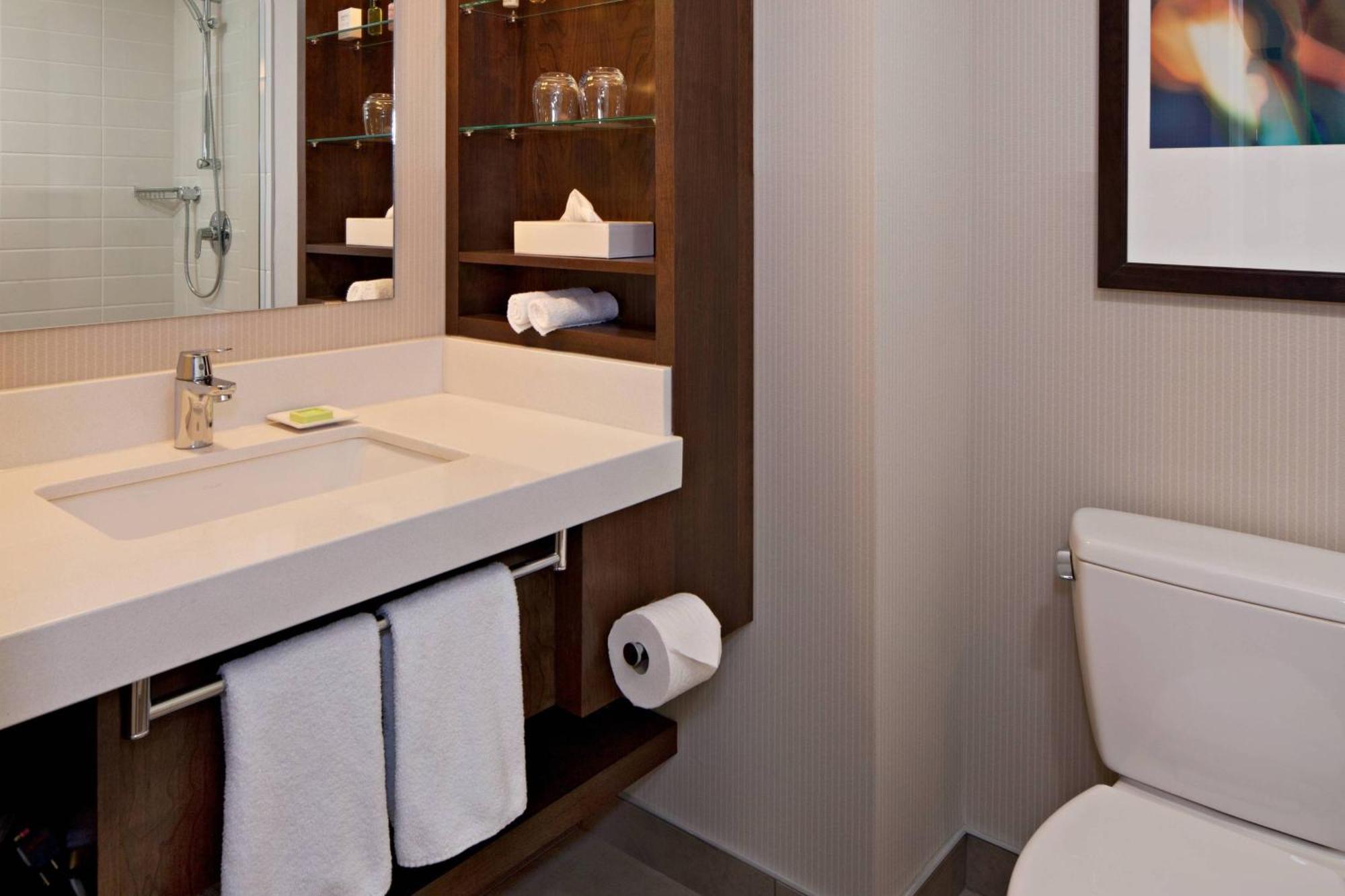 Delta Hotels By Marriott Edmonton South Conference Centre Esterno foto