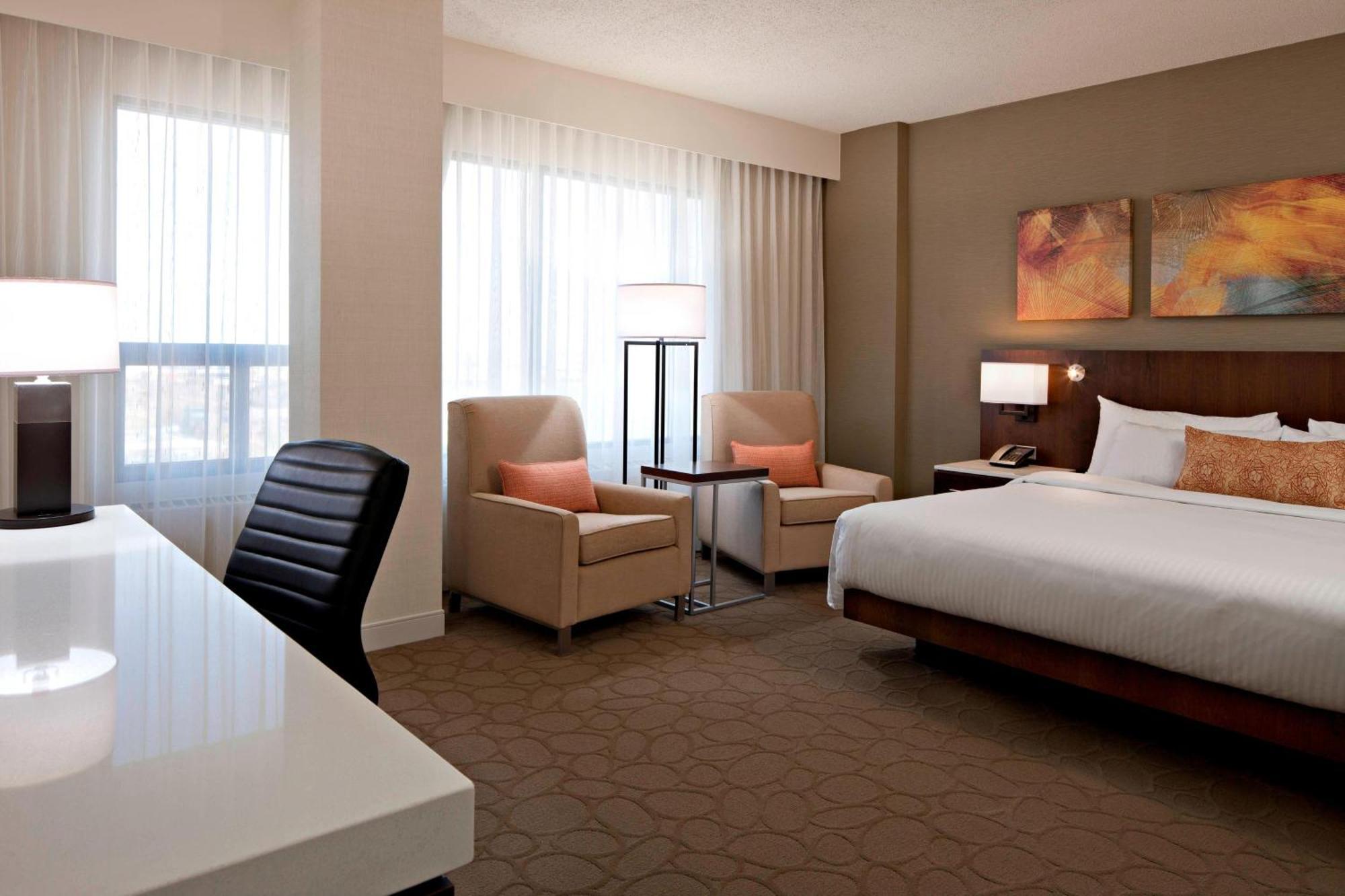 Delta Hotels By Marriott Edmonton South Conference Centre Esterno foto
