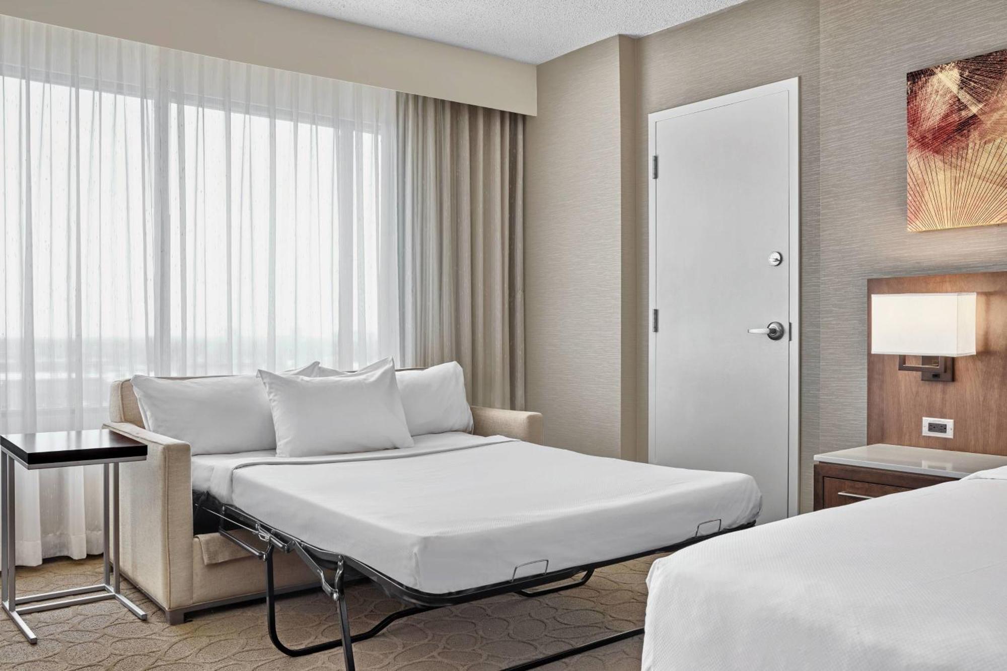 Delta Hotels By Marriott Edmonton South Conference Centre Esterno foto