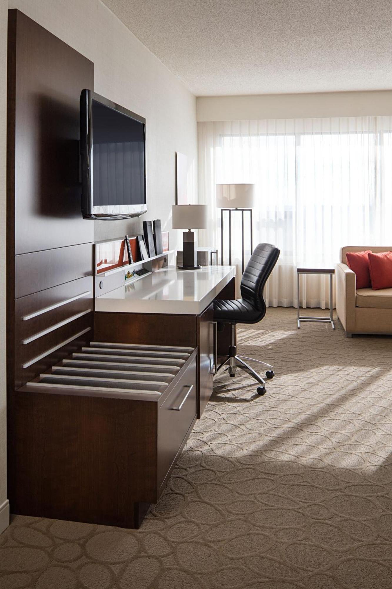 Delta Hotels By Marriott Edmonton South Conference Centre Esterno foto