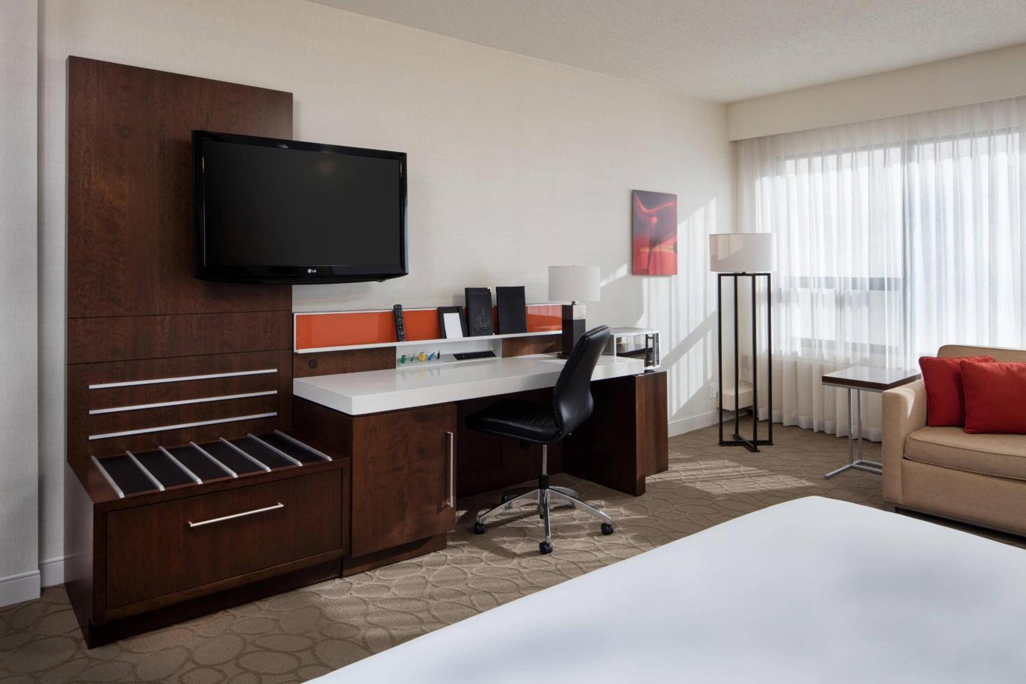 Delta Hotels By Marriott Edmonton South Conference Centre Esterno foto