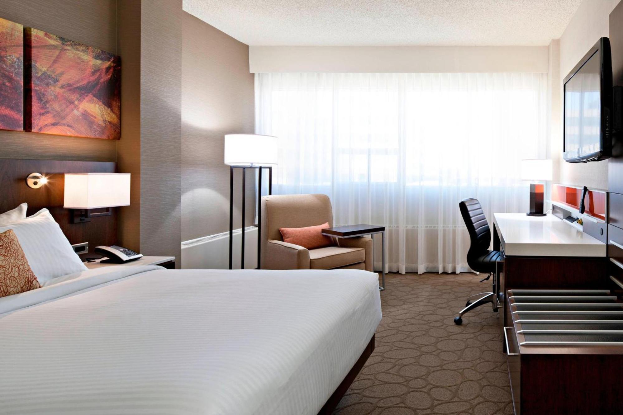 Delta Hotels By Marriott Edmonton South Conference Centre Esterno foto
