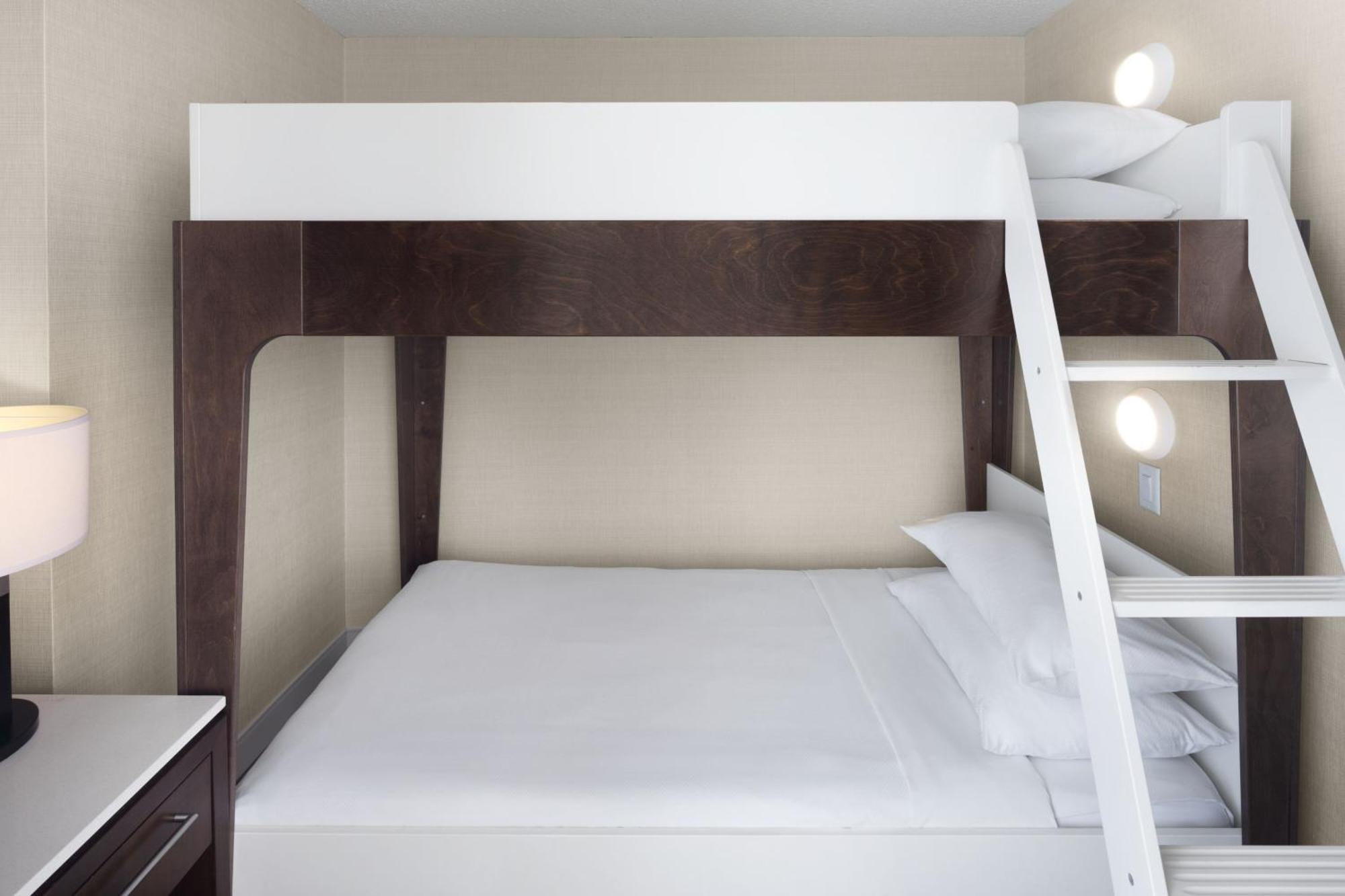 Delta Hotels By Marriott Edmonton South Conference Centre Esterno foto