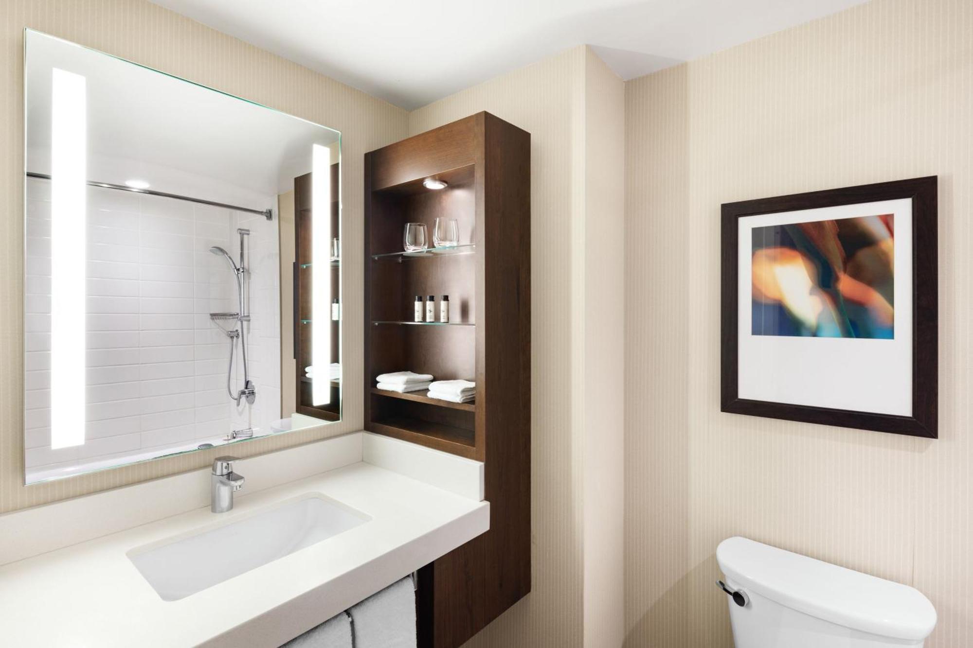 Delta Hotels By Marriott Edmonton South Conference Centre Esterno foto