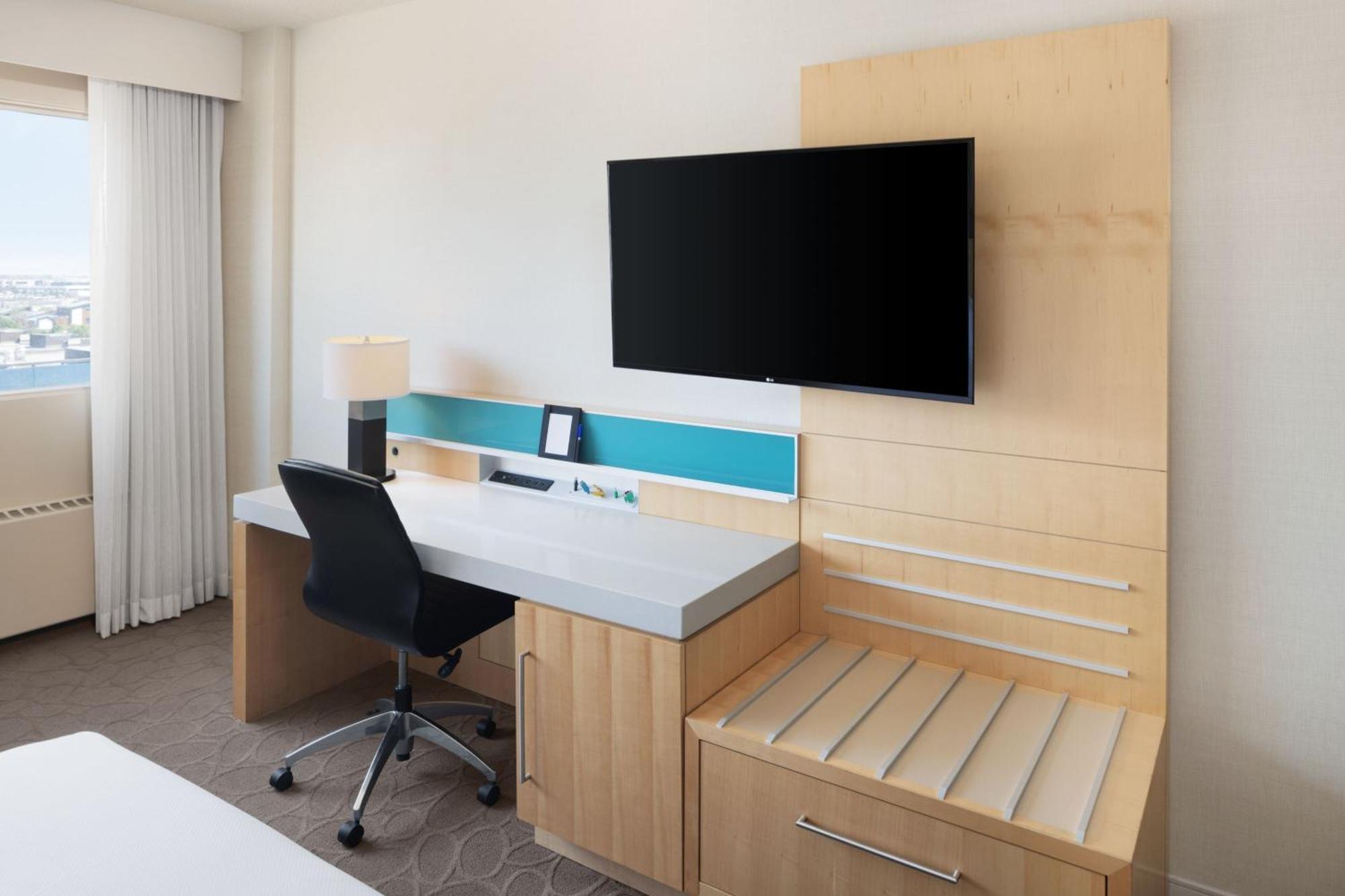 Delta Hotels By Marriott Edmonton South Conference Centre Esterno foto