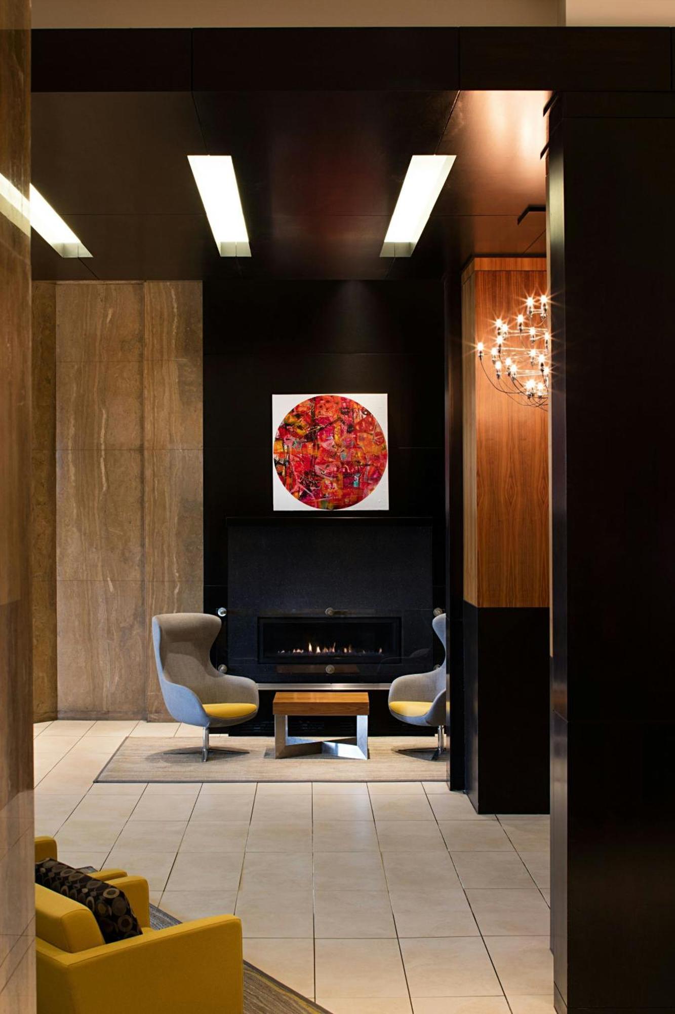 Delta Hotels By Marriott Edmonton South Conference Centre Esterno foto