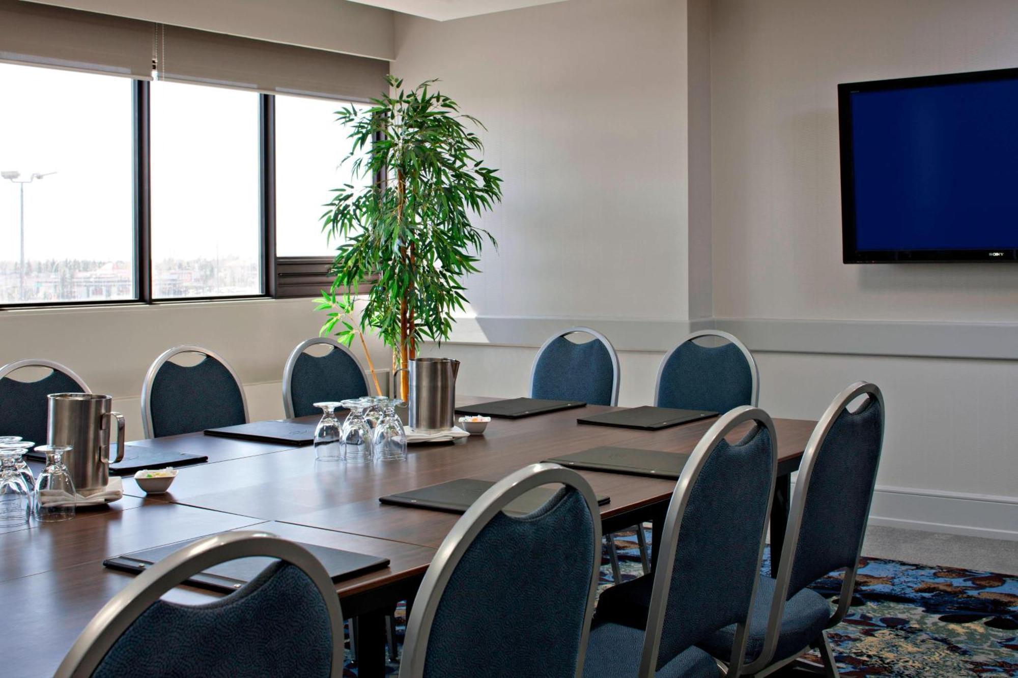 Delta Hotels By Marriott Edmonton South Conference Centre Esterno foto