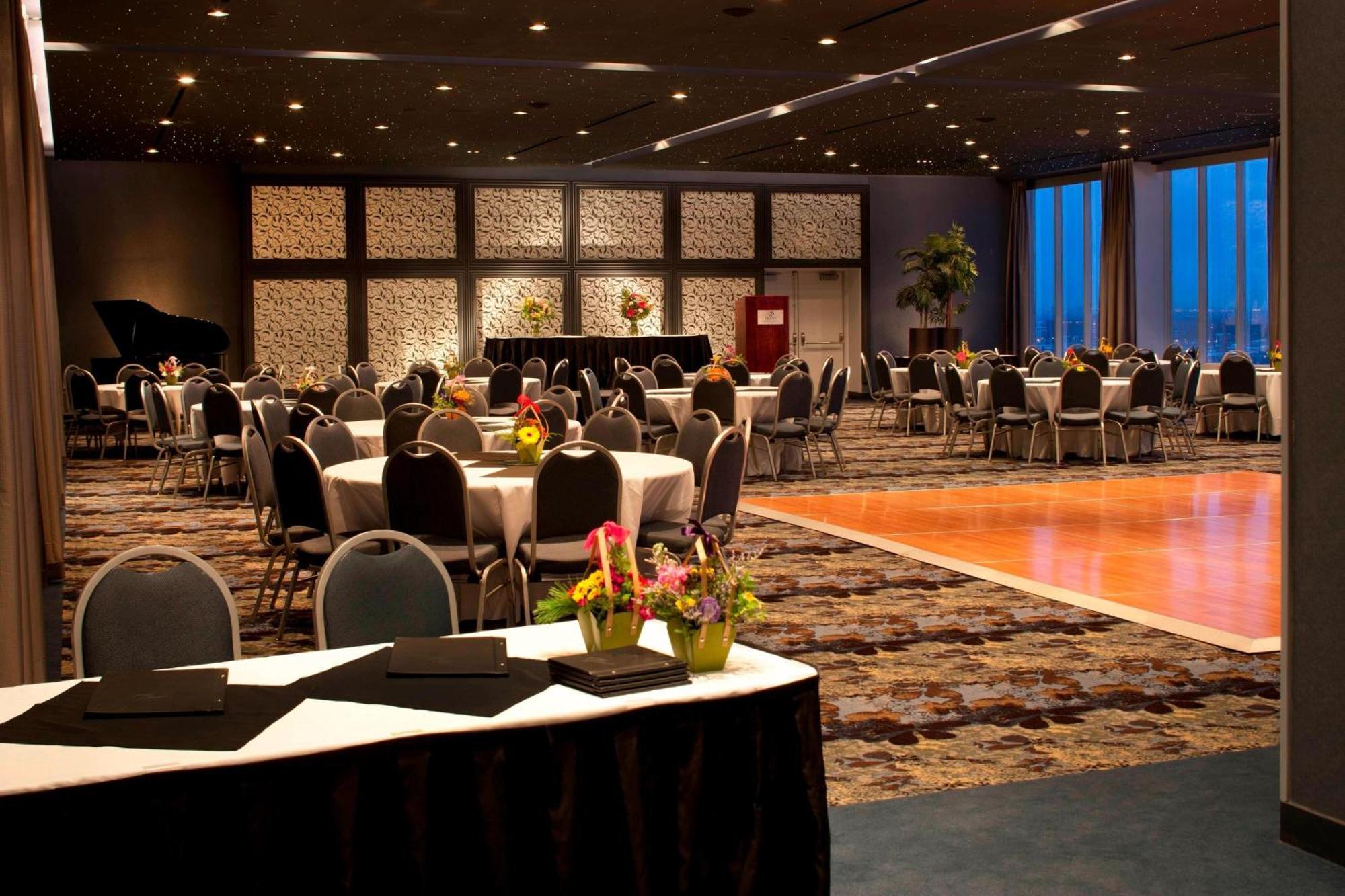 Delta Hotels By Marriott Edmonton South Conference Centre Esterno foto