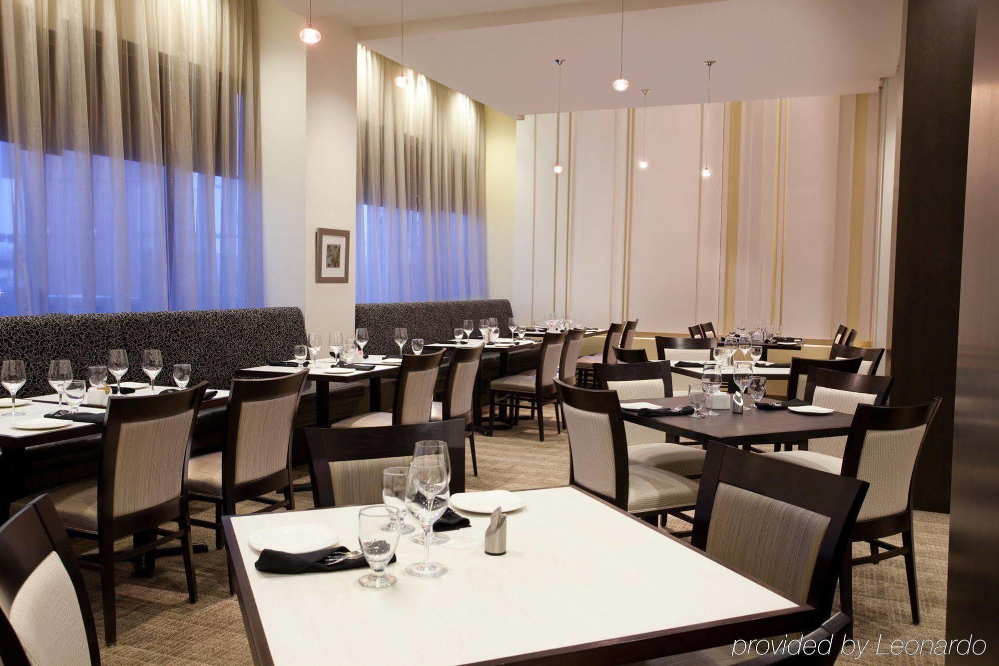 Delta Hotels By Marriott Edmonton South Conference Centre Esterno foto
