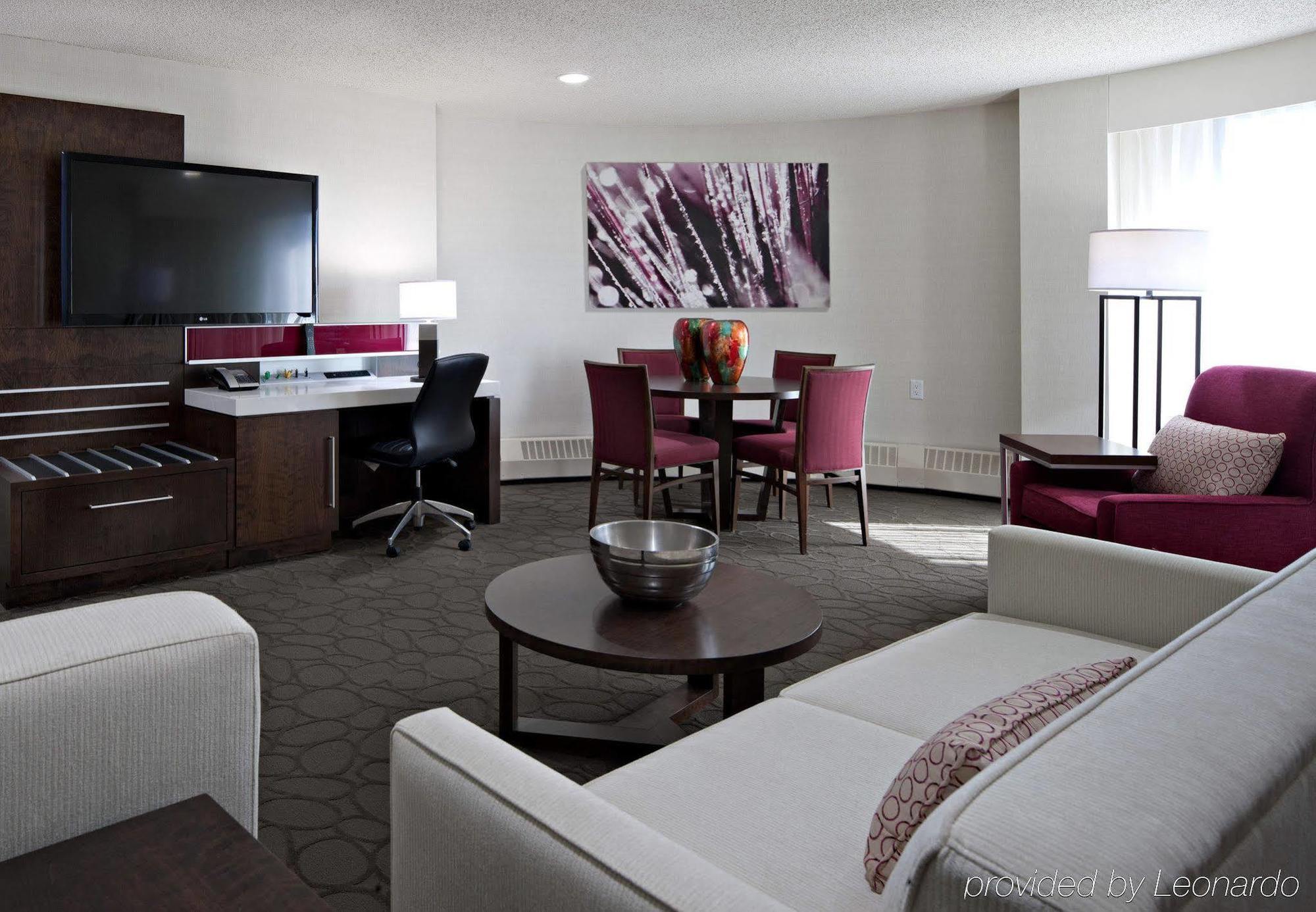 Delta Hotels By Marriott Edmonton South Conference Centre Esterno foto