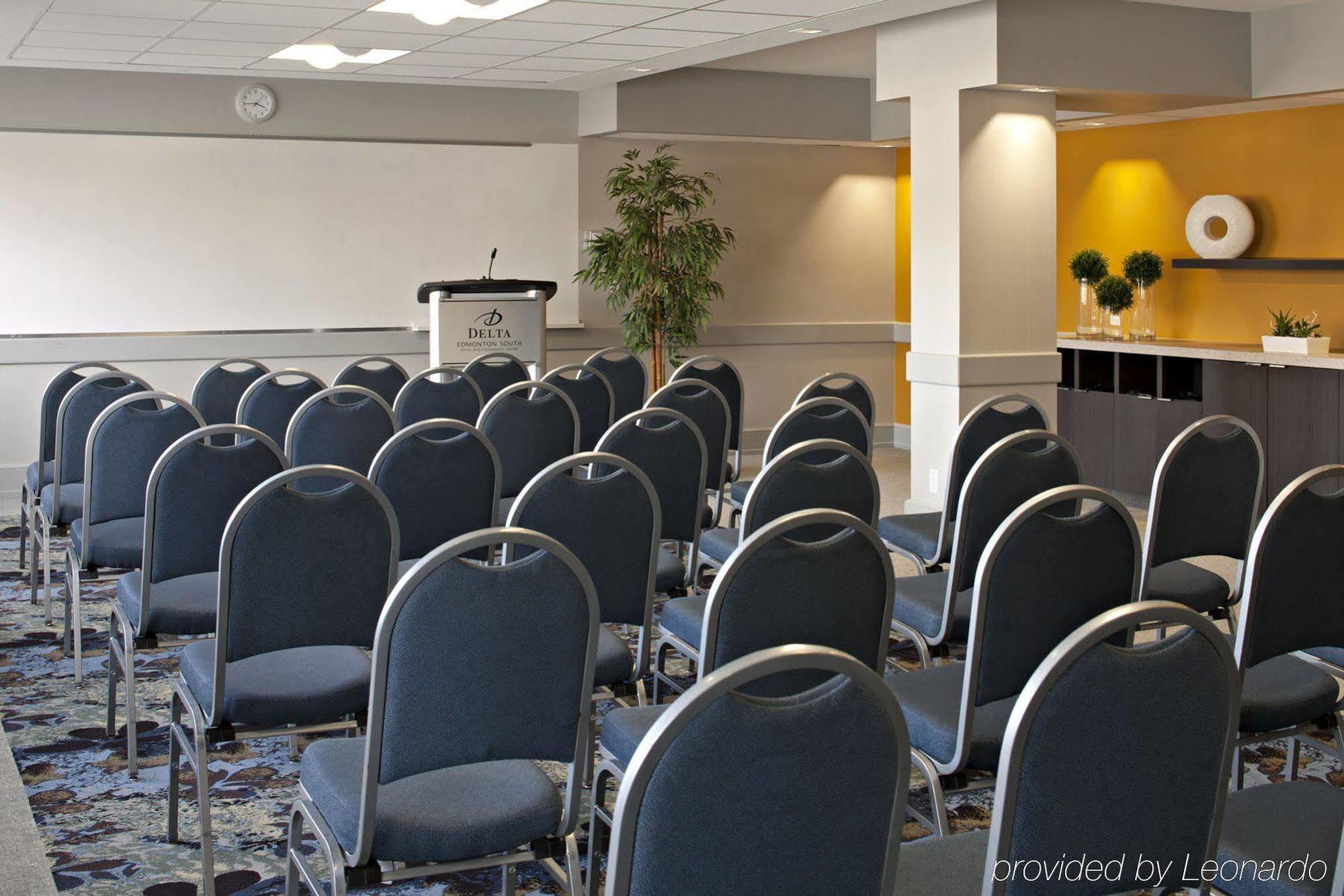 Delta Hotels By Marriott Edmonton South Conference Centre Esterno foto